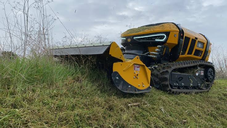 Remote Control Lawn Mower Buyer’s Guide - Slope Mowing