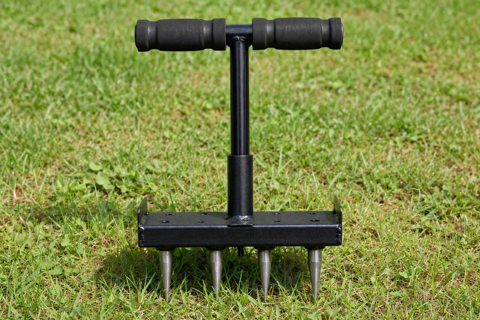 Walensee 4-tine spike lawn aerator